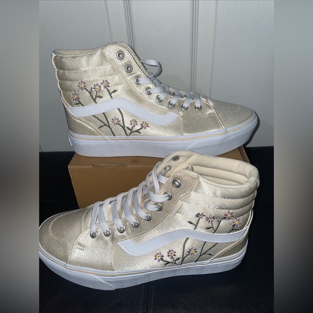 Size 11 VANS Women's SK8 Filmore Hi Satin Platform High Top Shoe Spring Cream